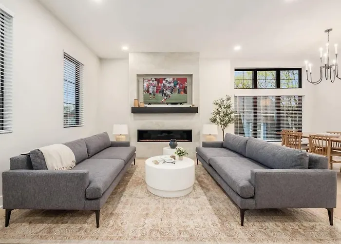 Chateau In The Village - Brand New 3Bd 5Ba
