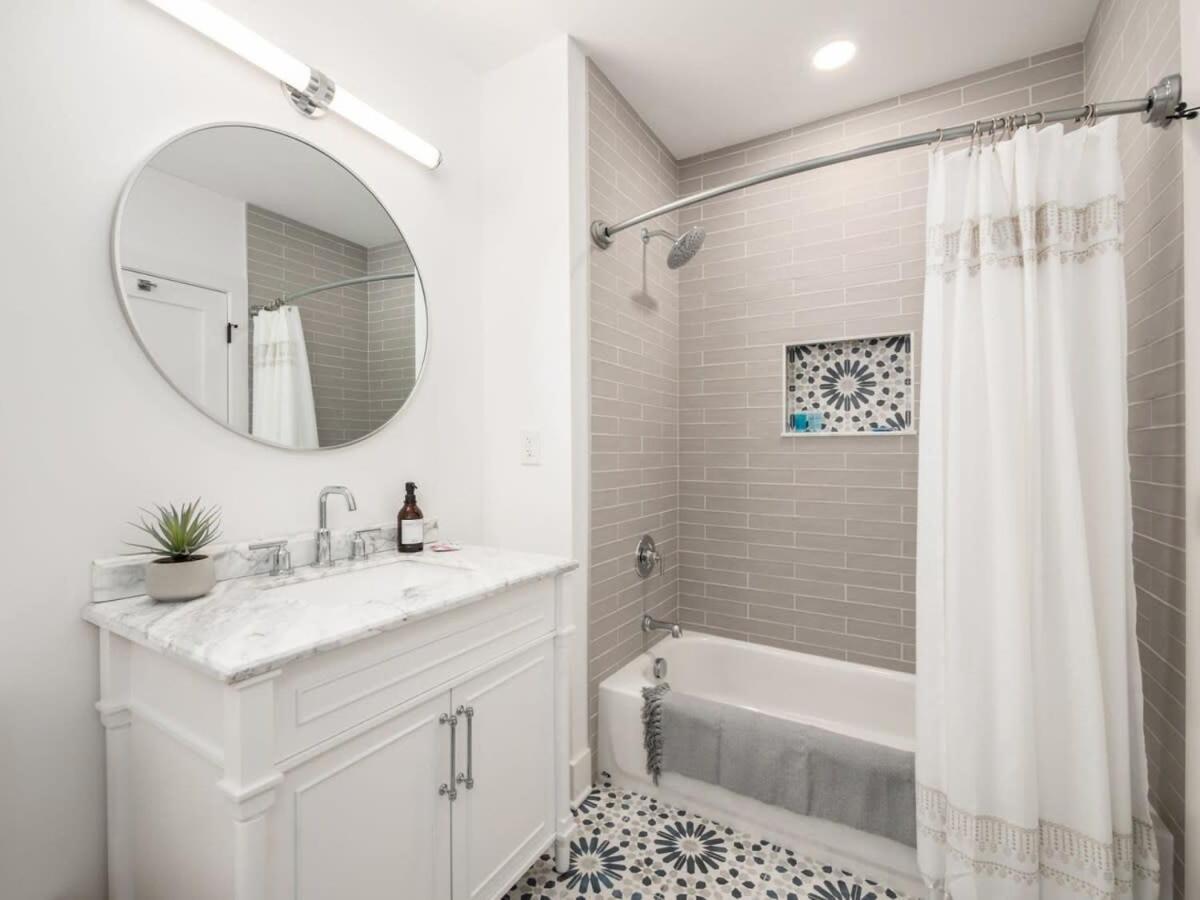 Chateau In The Village - Brand New 3bd 5ba * Columbus