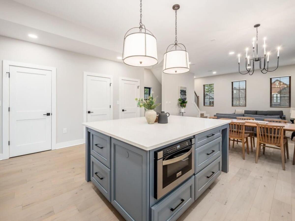 Chateau In The Village - Brand New 3bd 5ba Columbus