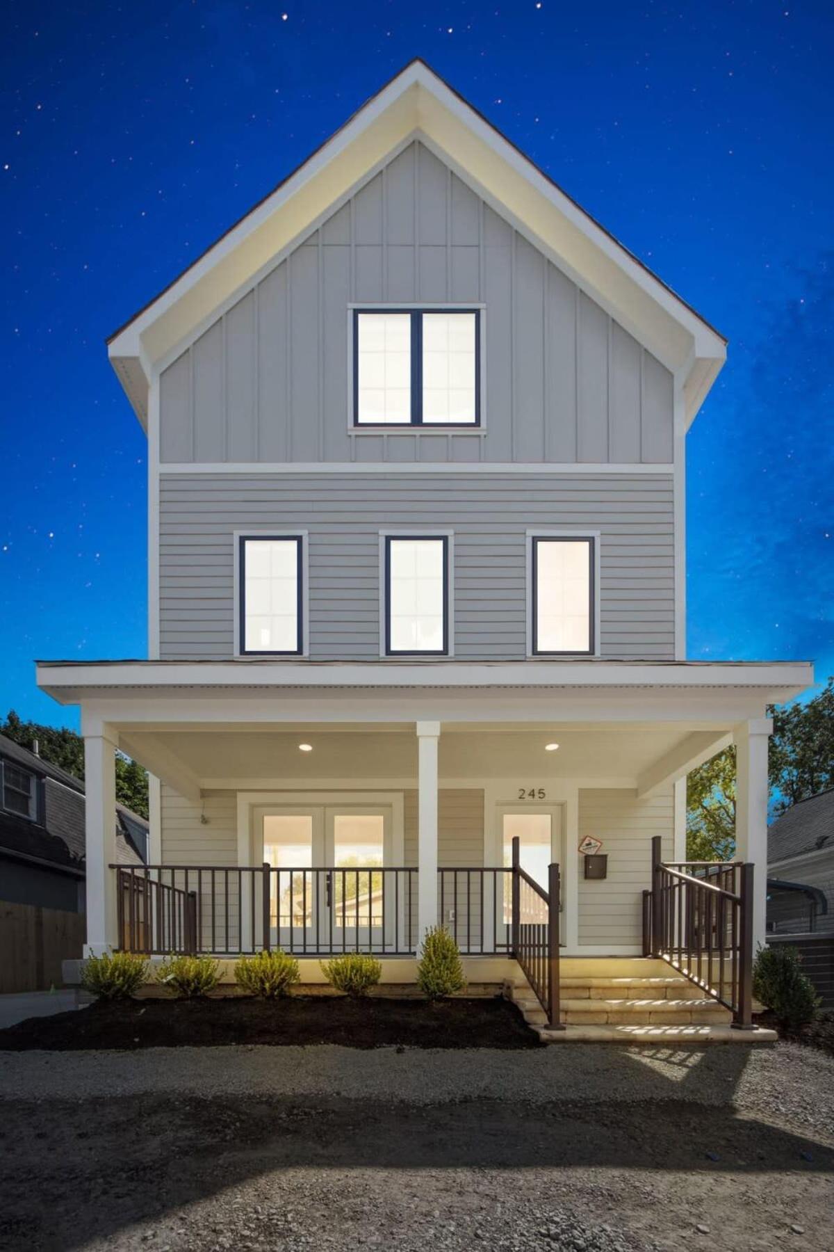 Chateau In The Village - Brand New 3bd 5ba *