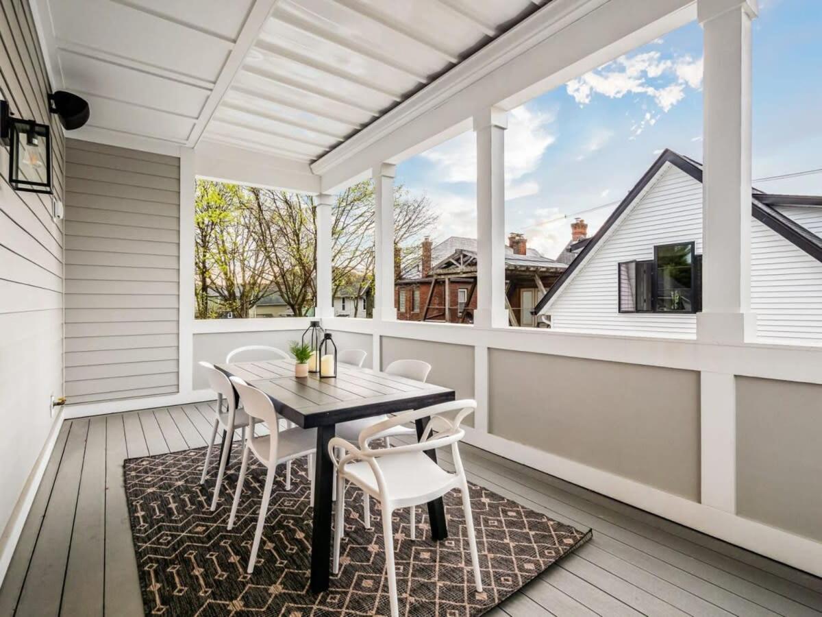 Chateau In The Village - Brand New 3bd 5ba Ferienhaus *